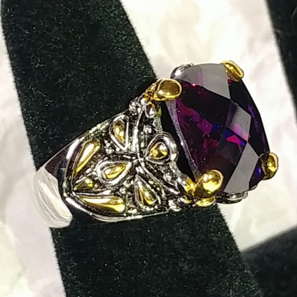 PURPLE STONE RING - FANCY TWO-TONE SETTING - Picture 5 of 6